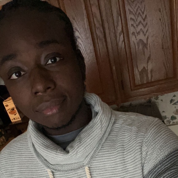 Meet your Posher, Leshaun - Picture 2 of 6